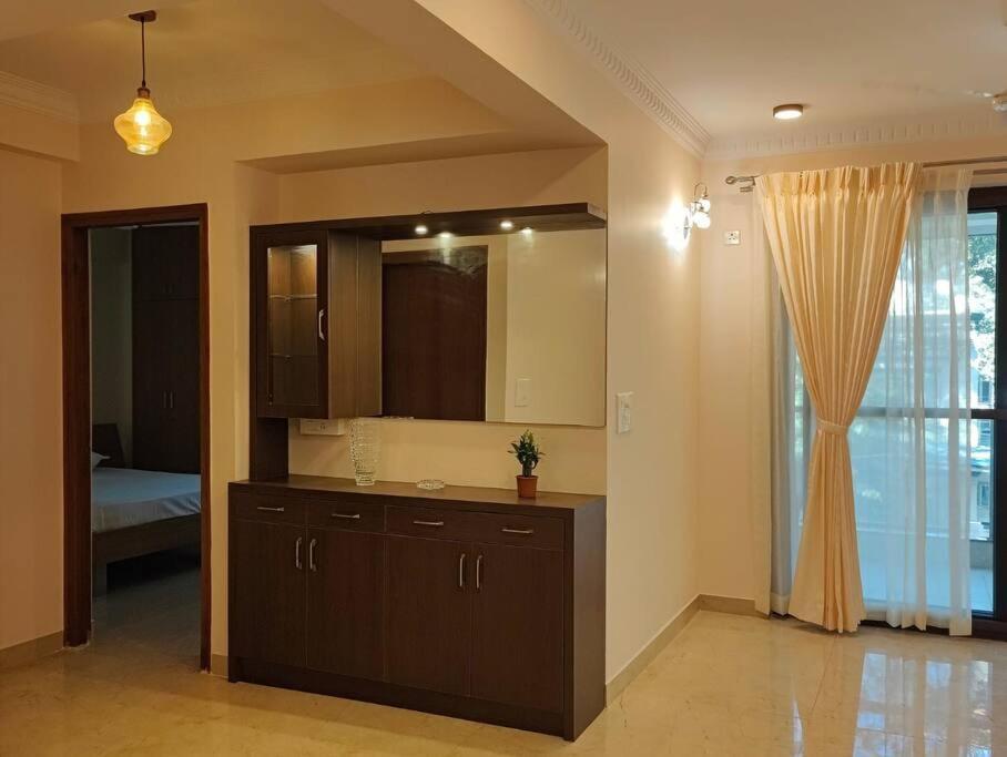 Tara Suites Premium Rooms In Central Indiranagar Бангалор Екстериор снимка