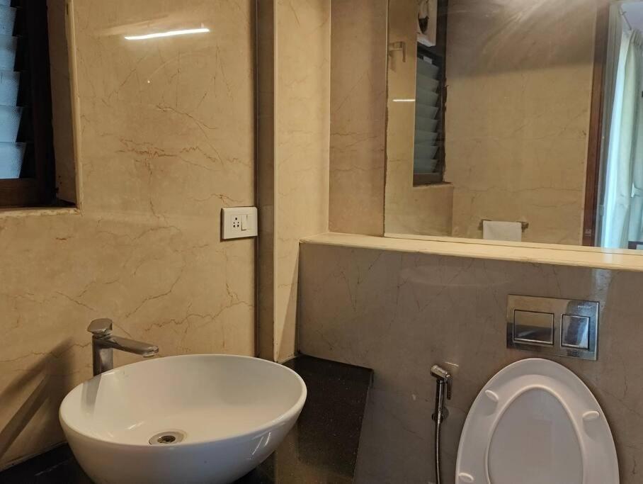Tara Suites Premium Rooms In Central Indiranagar Бангалор Екстериор снимка